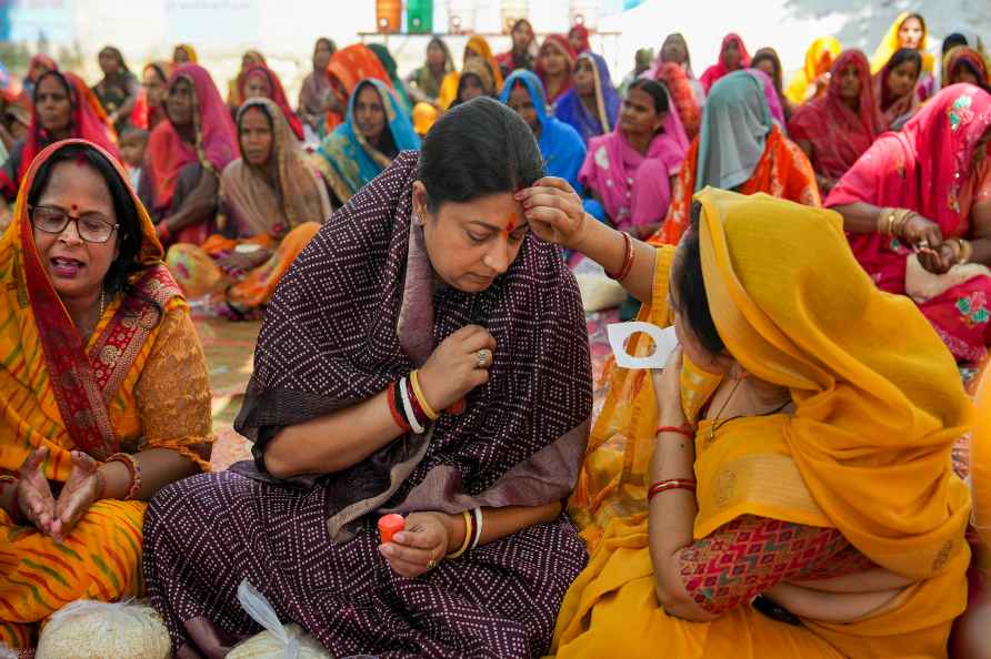 Smriri Irani performs puja in Amethi