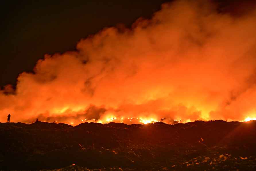 Fire breaks out in garbage dump