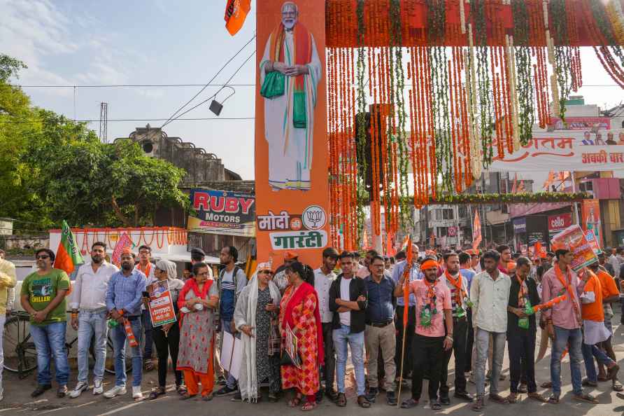 PM Modi's road show in Kanpur