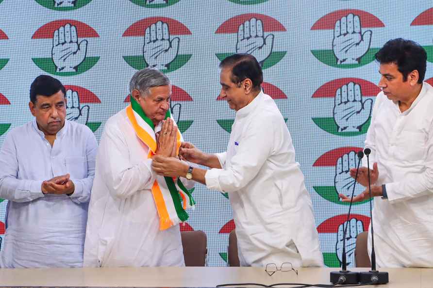 Yoganand Shastri joins Congress