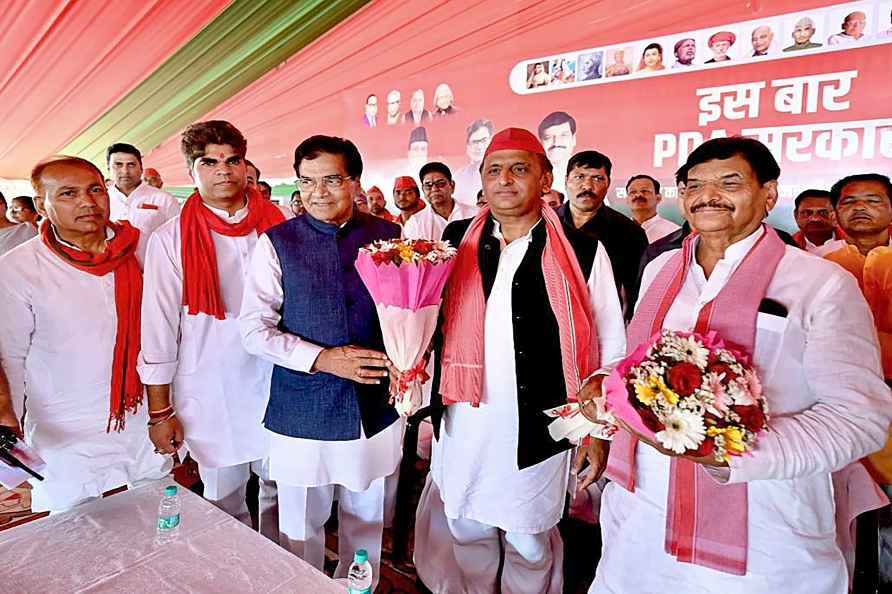 Akhilesh Yadav campaigns for LS polls