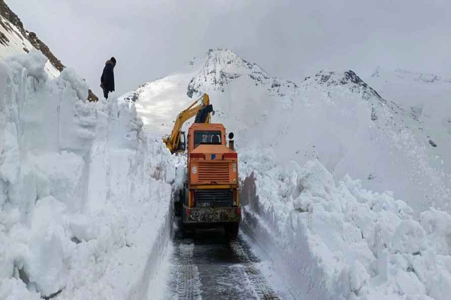 BRO personnel clear snow from Rohtang Pass Highway