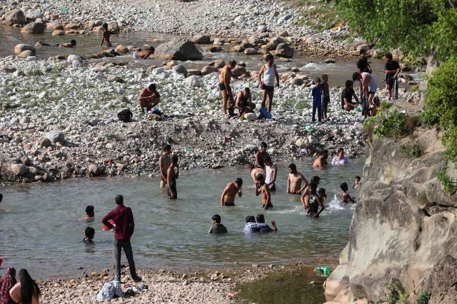 Weather: Hot day in J&K