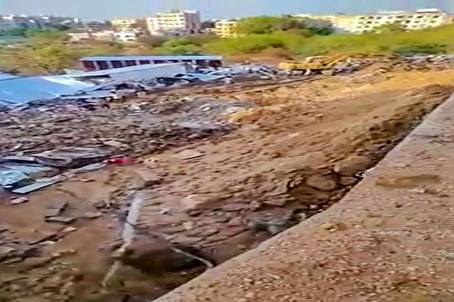 7 killed in wall collapse in Hyderabad