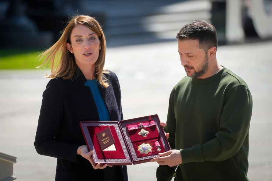 Volodymyr Zelenskyy, Roberta Metsola