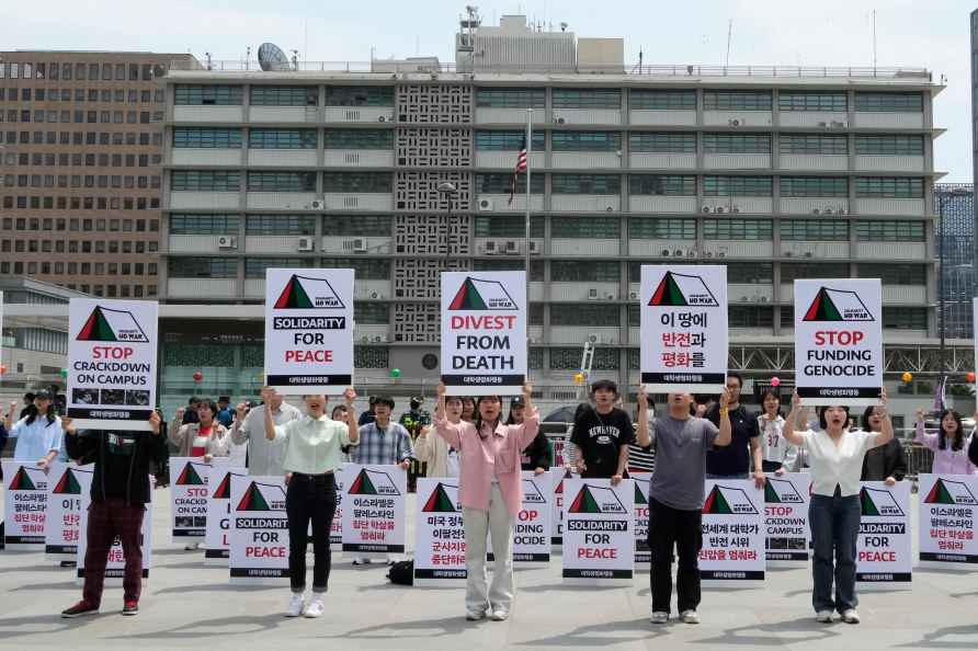 University students supporting Palestinian people