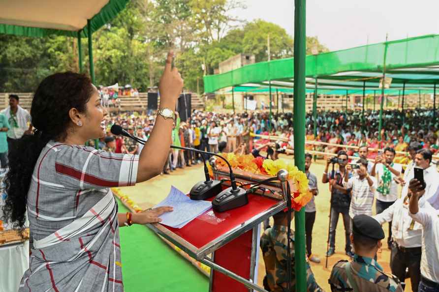 **EDS: HANDOUT IMAGE** Dumka: JMM leader Kalpana Soren addresses...