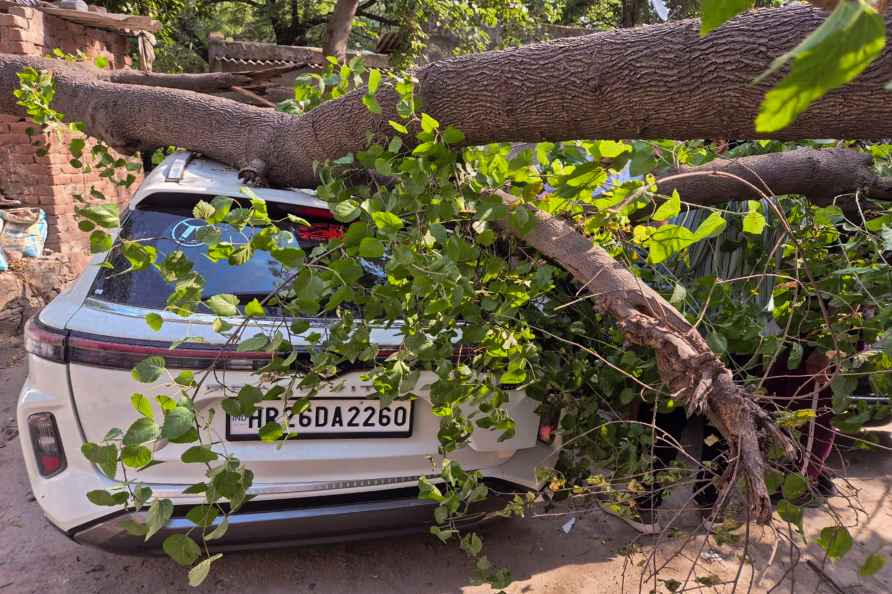 Weather: Strong winds in Gurugram