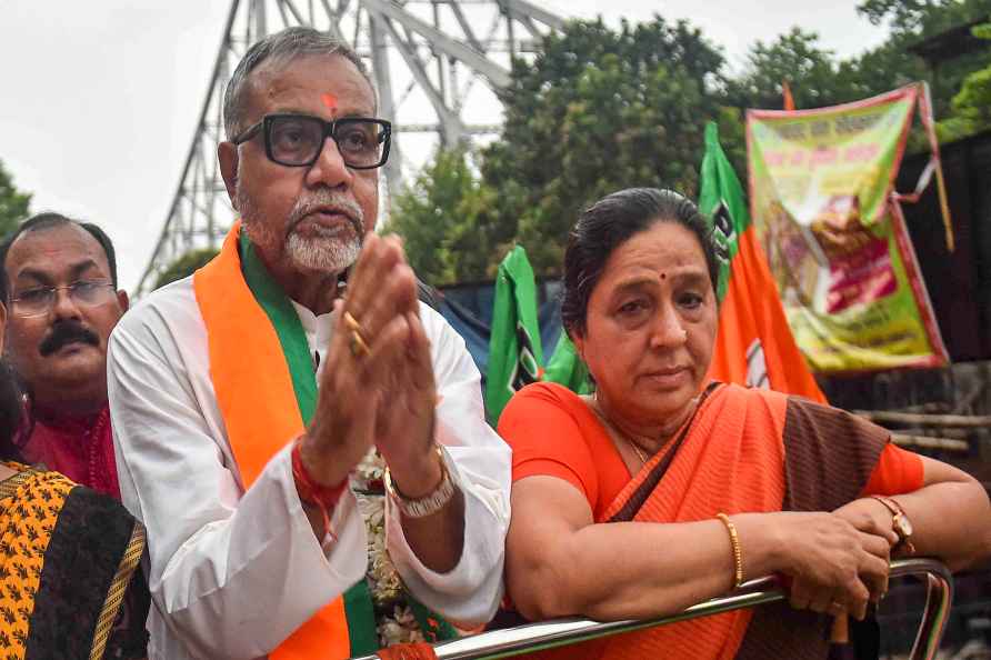 Tapas Roy campaigns for LS polls in Kolkata