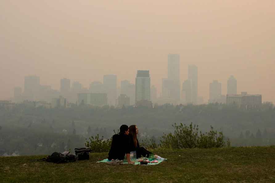 Smoke from wildfires blankets city