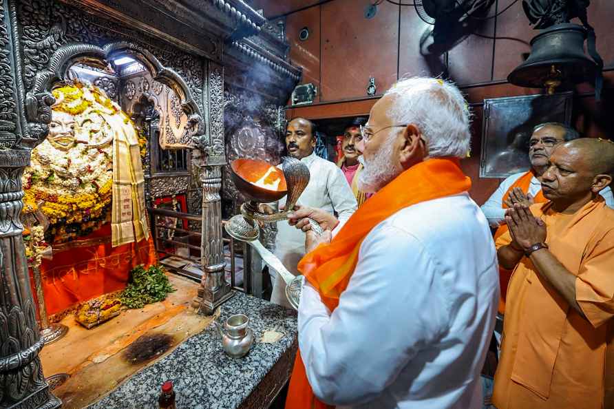 Narendra Modi offers prayers at Kaal Bhairav temple