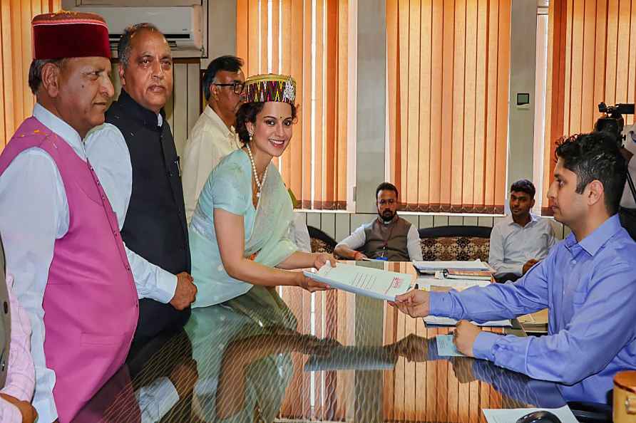 Kangana Ranaut files nomination