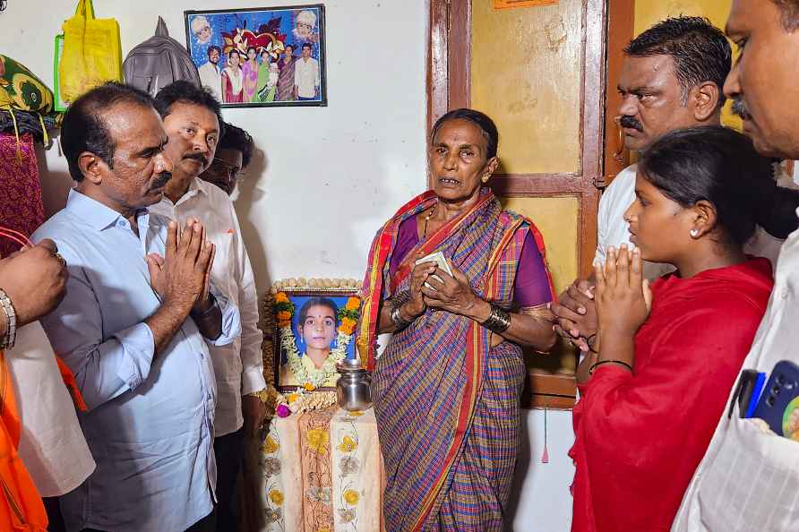 BJP leaders meet Anjali's family