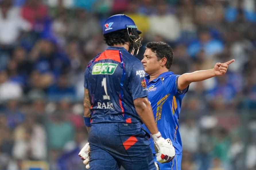 Mumbai: Mumbai Indians bowler Piyush Chawla celebrates the wicket...