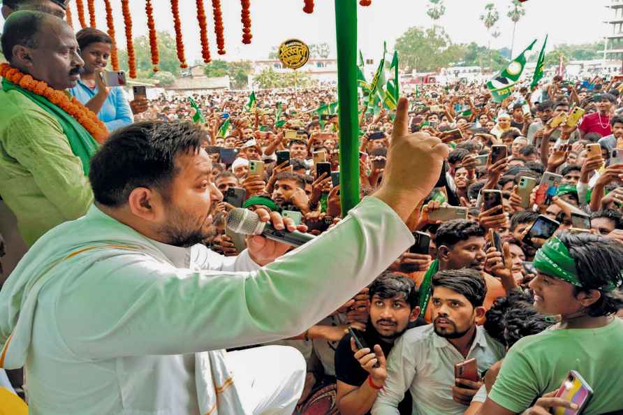 Tejashwi Yadav campaigns for LS polls