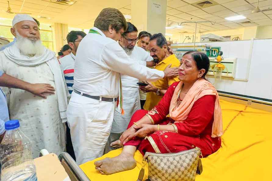 Nuh: Congress leader Raj Babbar consoles a family member of one ...