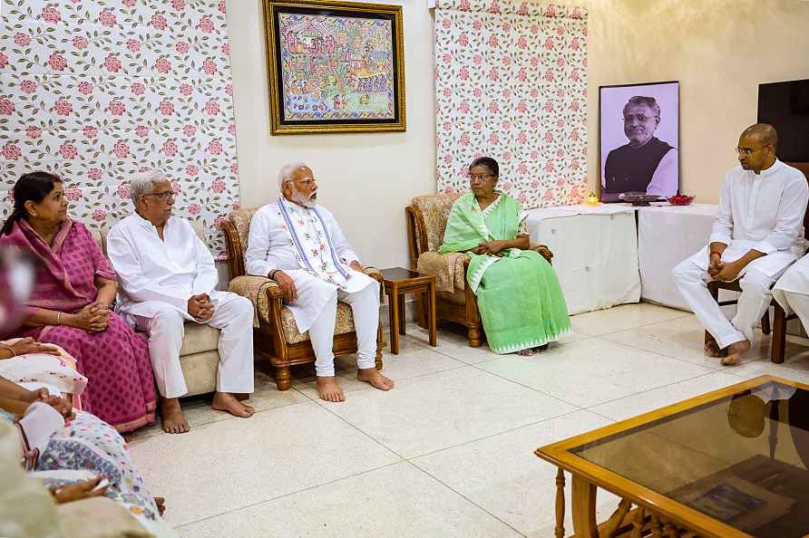 PM Modi meets family members of late Sushil Kumar Modi