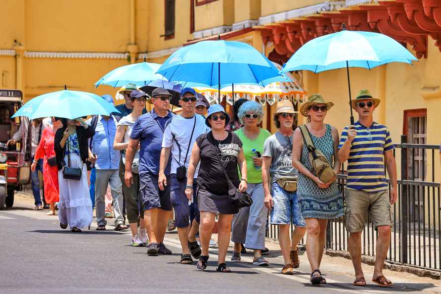 Weather: Hot summer day in Jaipur