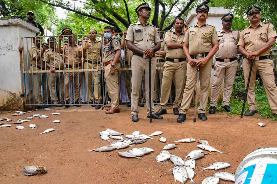 Mass fish death in Periyar river sparks protests in Kochi