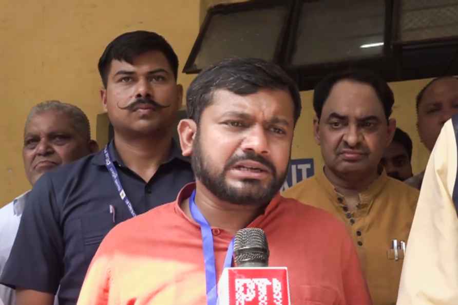 LS Polls: Kanhaiya Kumar casts vote in Delhi