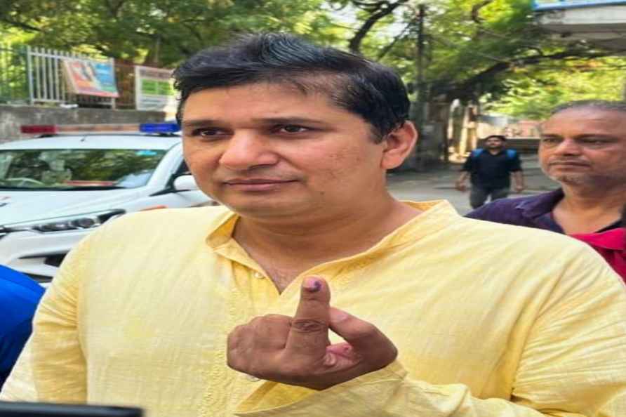 LS Polls: Saurabh Bharadwaj casts vote in Delhi