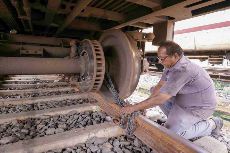 Preps for Cyclone Remal landfall