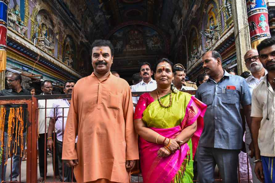 Justice R. Mahadevan at Meenakshi Amman Temple