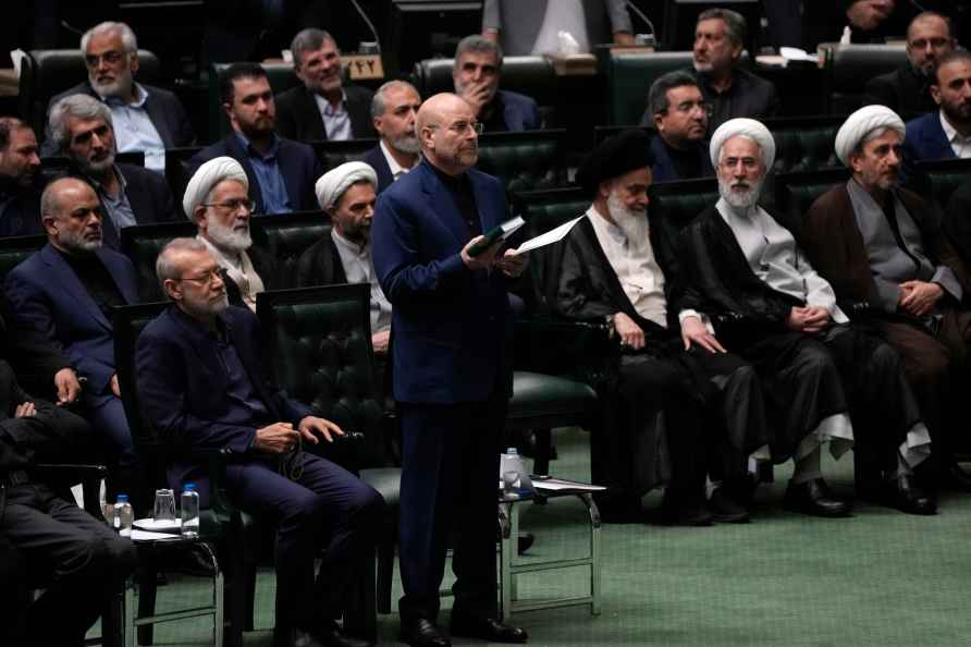 Mohammad Bagher Qalibaf takes an oath