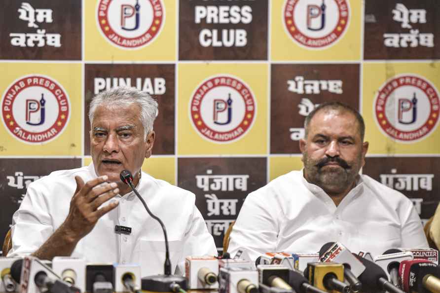 Sunil Jakhar addressing media