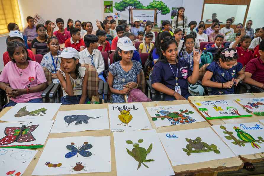 Leaf art displayed at Delhi Zoo