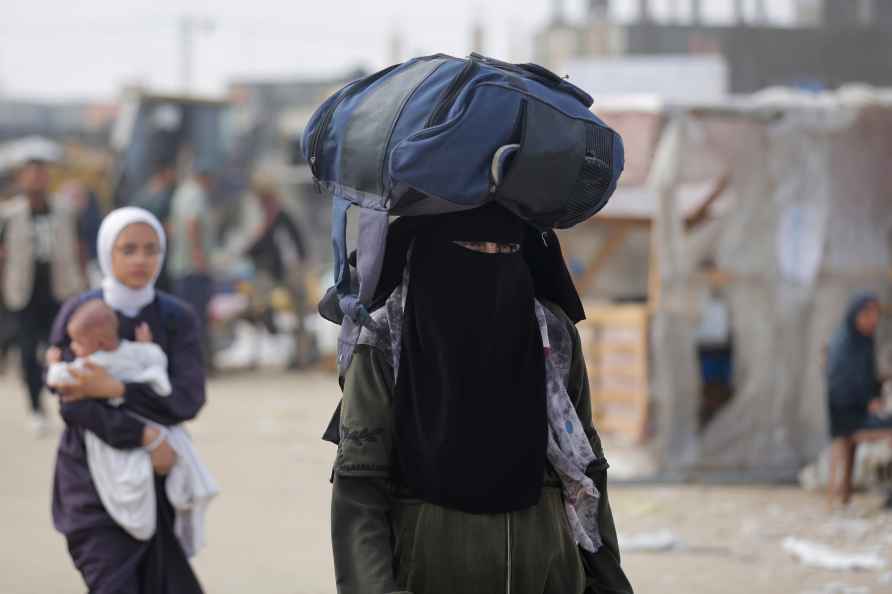 Palestinians fleeing from the southern Gaza city