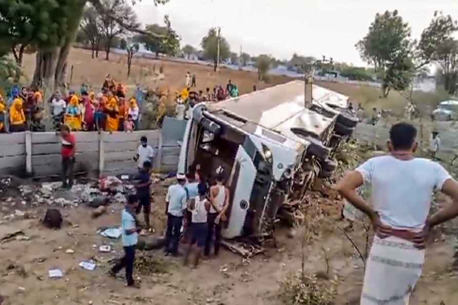 Bus overturned on Delhi-Mumbai expressway