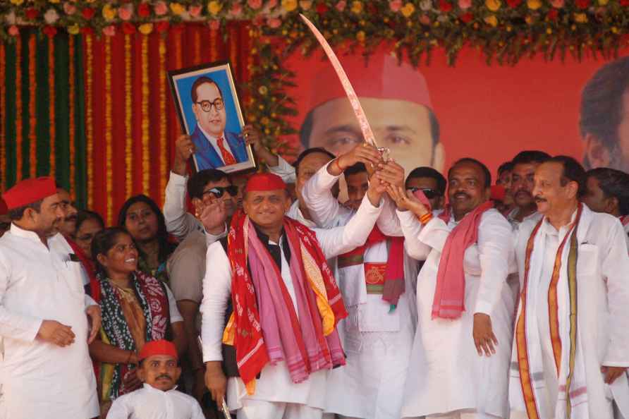 Akhilesh Yadav campaigns in Mirzapur