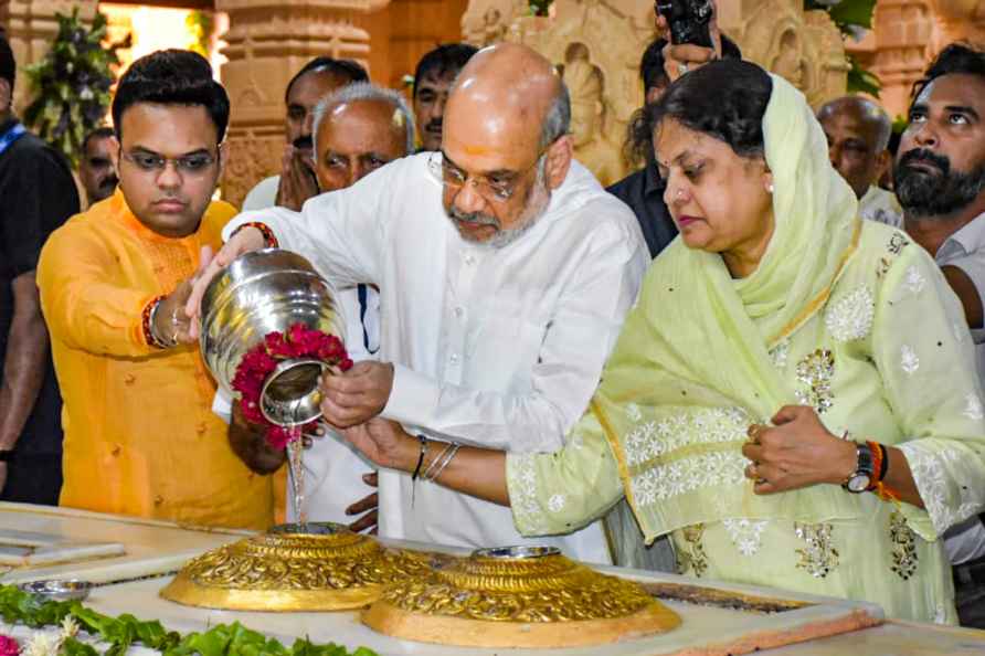 HM Shah at Somnath temple