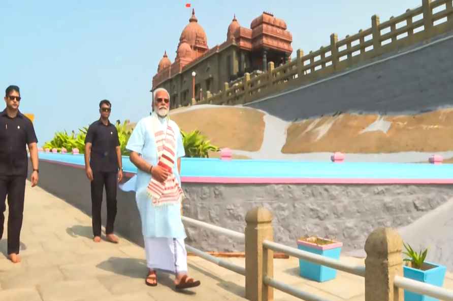 PM at Thiruvalluvar Statue