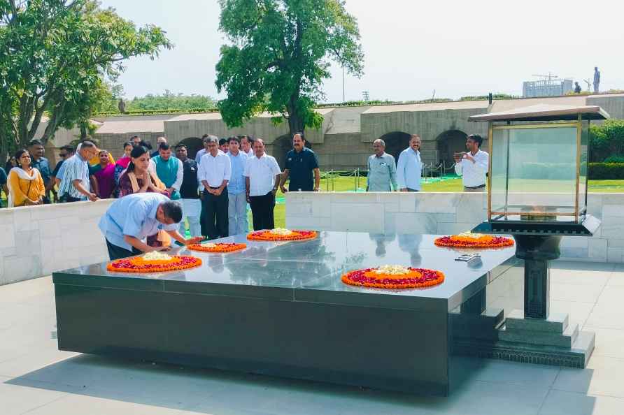 CM Kejriwal at Hanuman temple