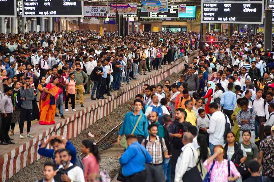 Mumbai local train services delay