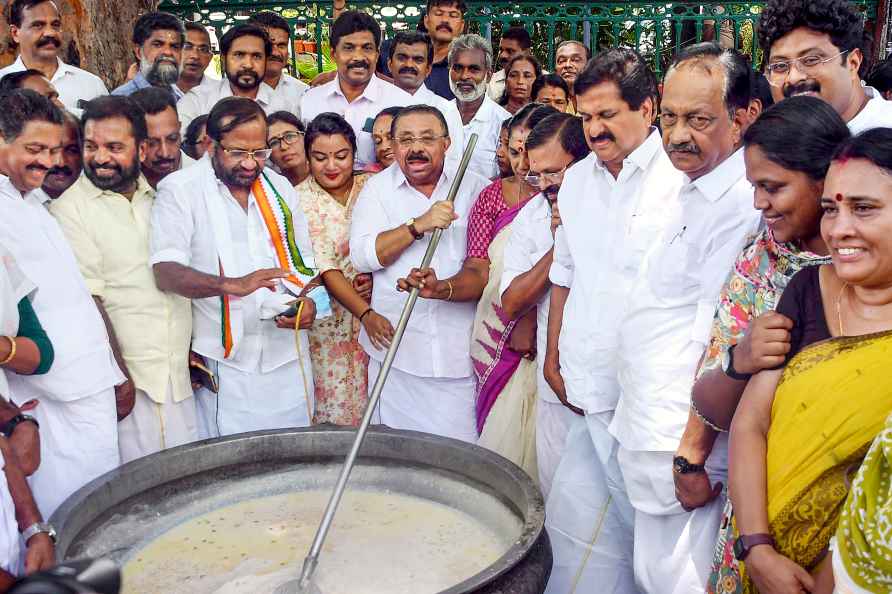 UDF-Cong celebrate their win LS polls