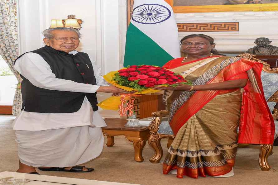 Prez Murmu meets Chhattisgarh Guv