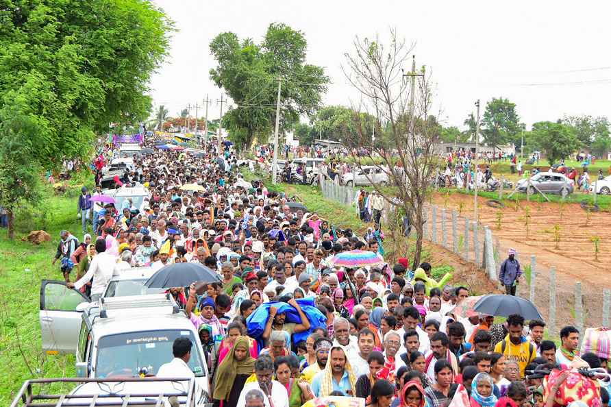 Thousands throng Karnataka village for Asthma cure