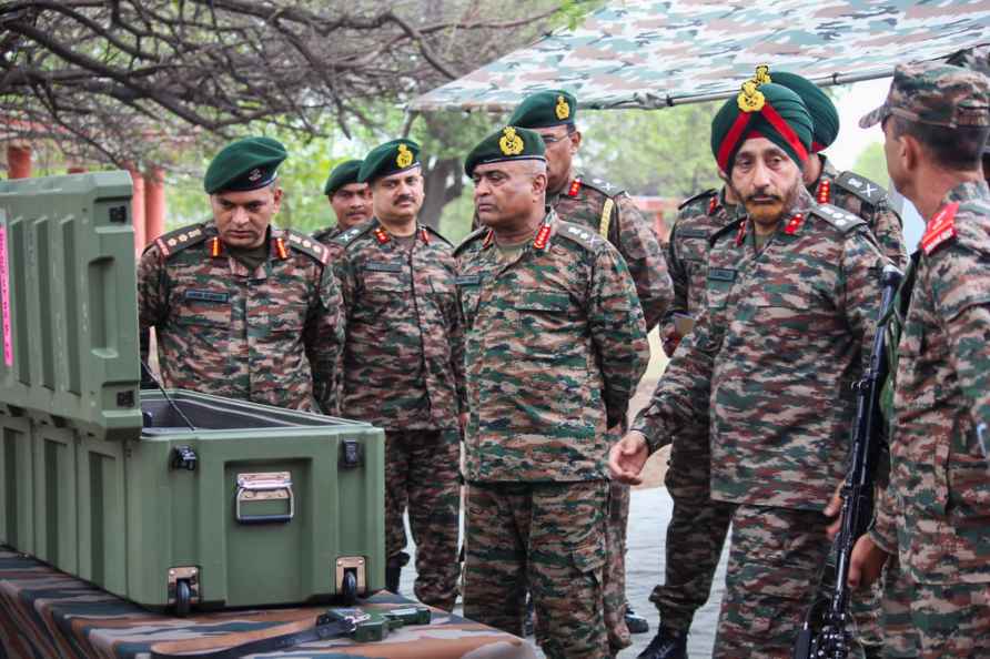 Army chief at Shahbaaz Divison