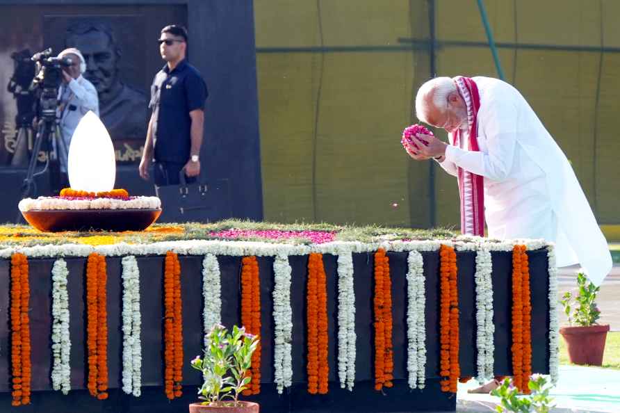 Modi pays tribute at Sadaiv Atal in Delhi