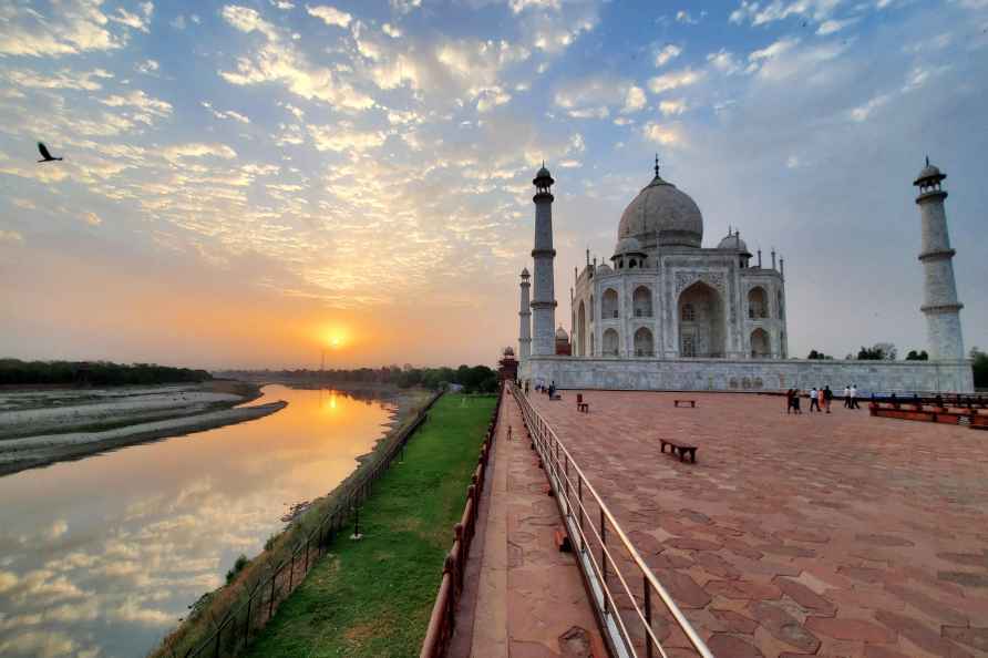 Standalone: Taj Mahal and Yamuna