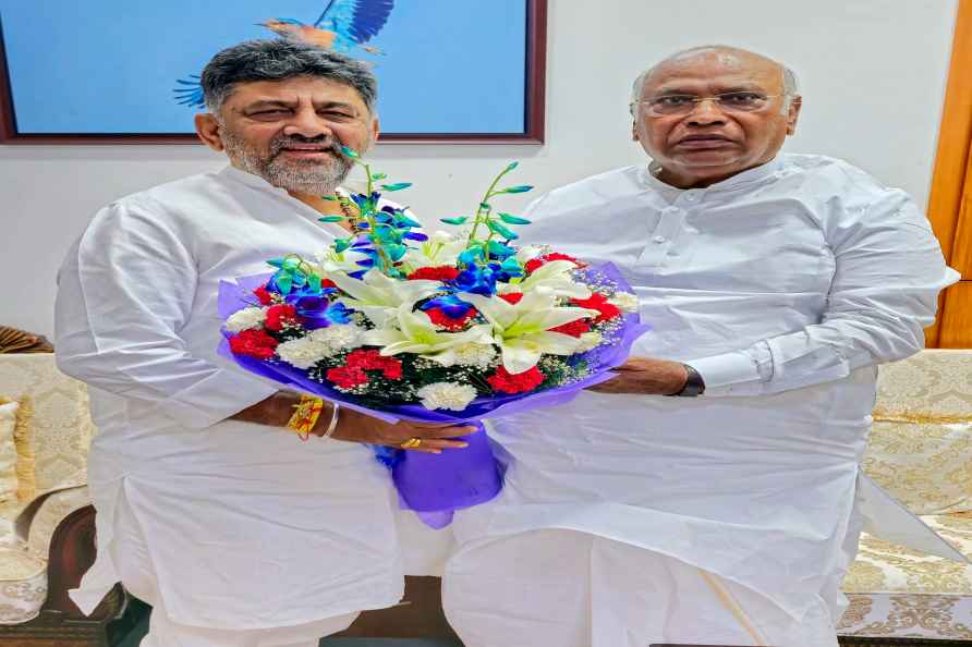 DK Shivakumar met Kharge