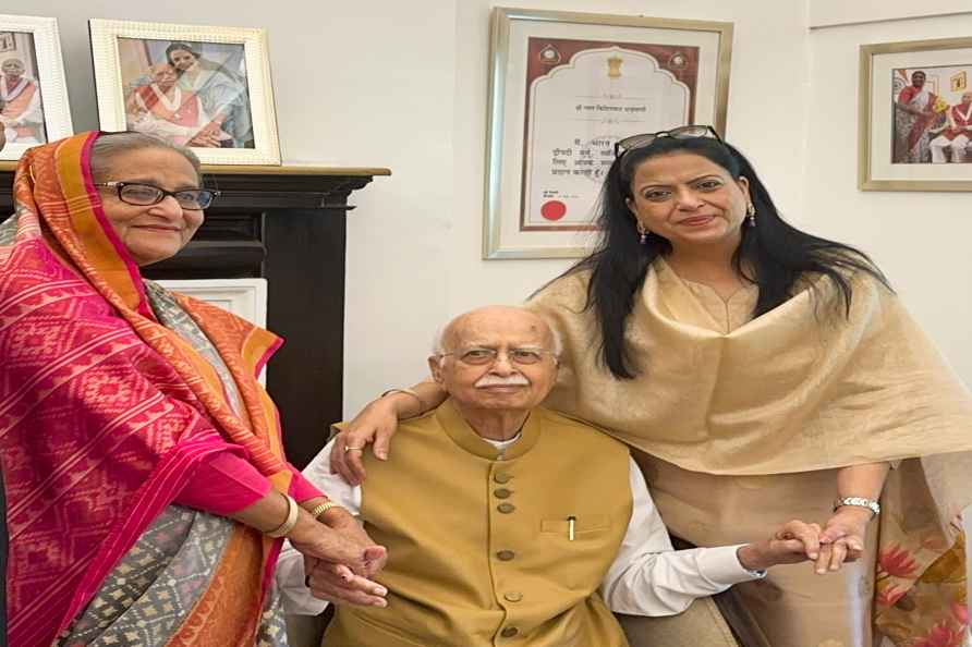 Sheikh Hasina met LK Advani