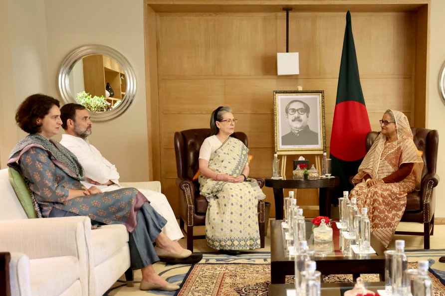 Sonia, Rahul meet Bangladesh PM Sheikh Hasina