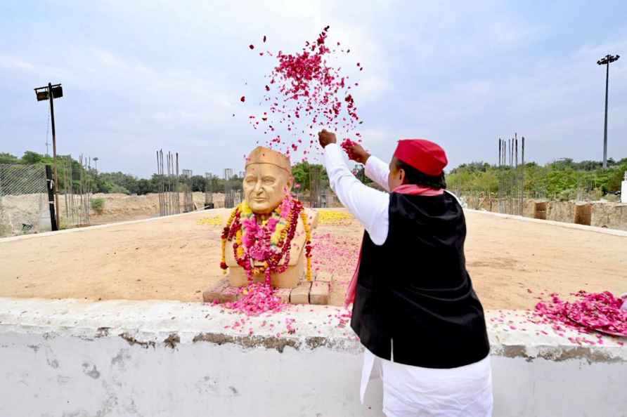 Akhilesh's tribute to Mulayam Singh Yadav