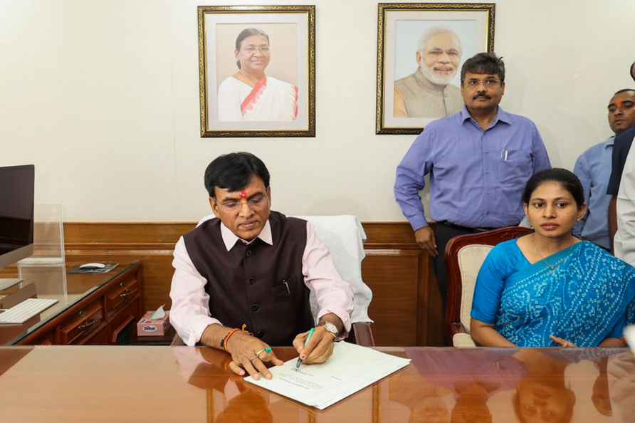 Mansukh Mandaviya assumes office