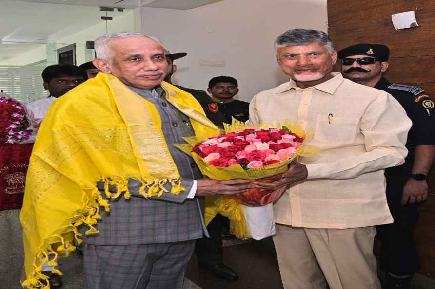 Naidu meets Governot Nazeer