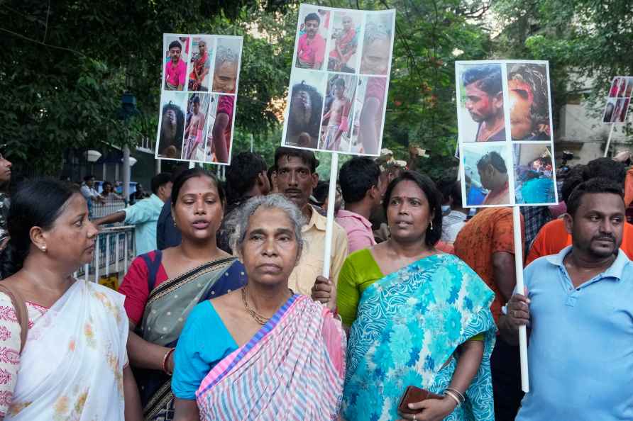 Post-poll violence victims stopped from entering Raj Bhavan